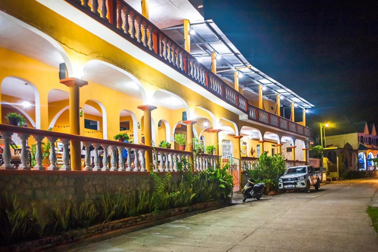 Hotel San Miguel 弗洛勒斯 外观 照片